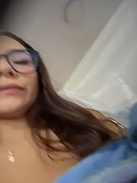 Amira_cute2 - OPEN PUSSY +CONTROL TOY 1 MIN
