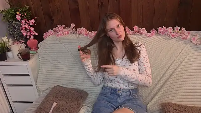 TeressaKapanke - Play with my bra straps