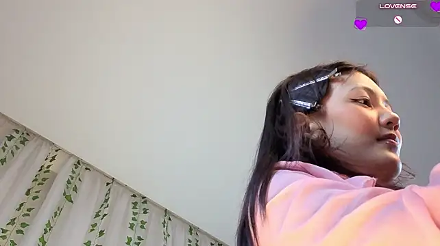 Moeraeger - squeeze my nipples + ahegao!