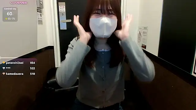 Hinanon_18 - 上の服を脱ぐ