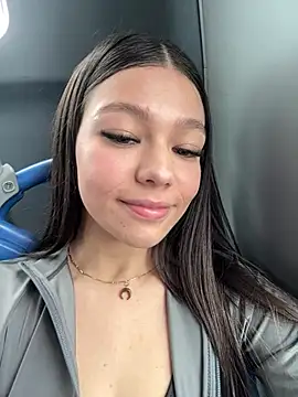 Alyshanon18 - BOOBS OUT IN BUS 1MIN🥵