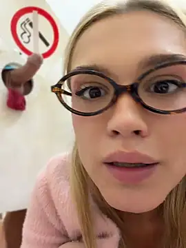 Nicoleevien - Fing.pussy front of stall😈LT=video🎁