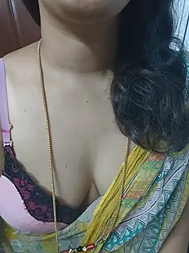 ____R-A-D-H-I-K-A____ - Massage boobs with oil