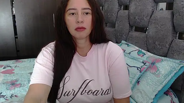 Sara_hott_1 - A squirt show if I'm in the mood