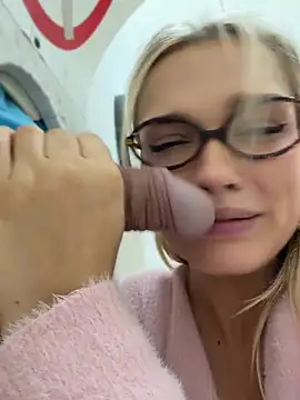 Nicoleevien - Fing.pussy front of stall😈LT=video🎁