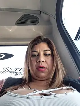 Laura-Hernandez - Shaking your boobs in public 😈😈🔥