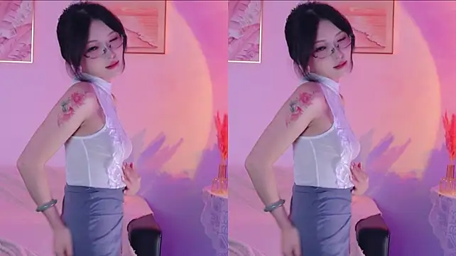 Xiyu-Ada - 😍手伸内裤揉鲍鱼＋隔衣乳夹💦
