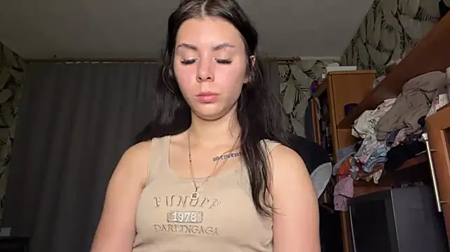 LilyMinimum - Show feet