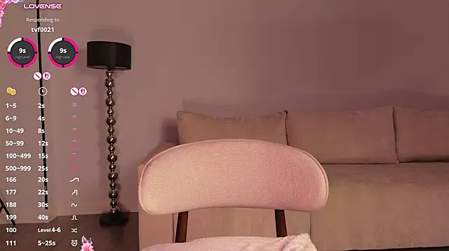 Mi-ra - play with dildo