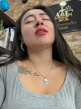 _Sarah-Office1 - Spread my ass and use my DIAMONS Plug