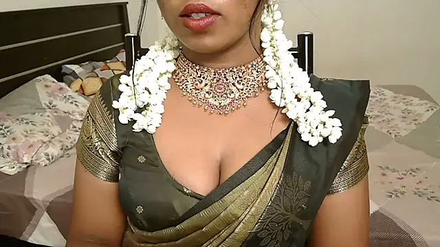 Dhiyapink - nude show