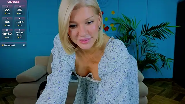 Lindsi_Luvviv - Tease with your outfit.