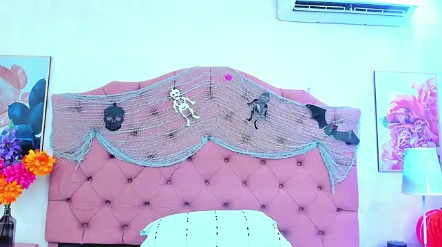 ThyaraJhons - I spank my big butt 🥵🥵