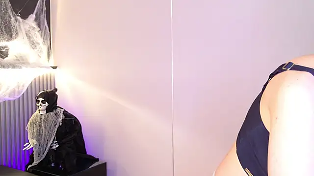 Emily_amaura - Doggy and hard spanks 🌸