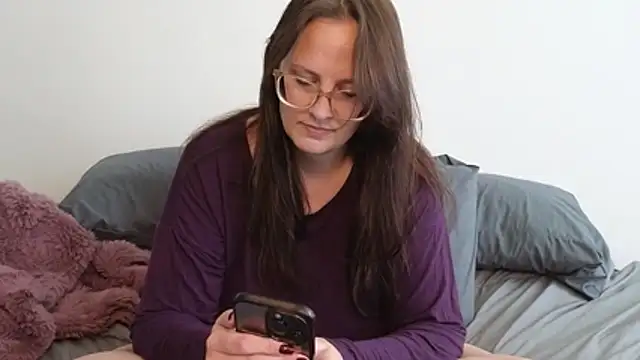 TheBustyHouseWife - Make me cum!
