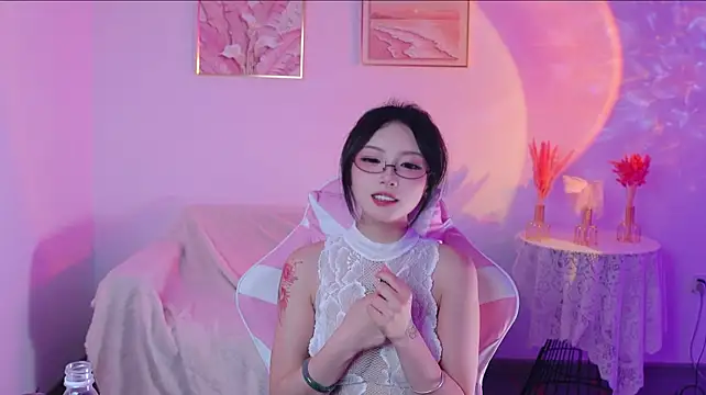 Xiyu-Ada - 😍手伸内裤揉鲍鱼＋隔衣乳夹💦