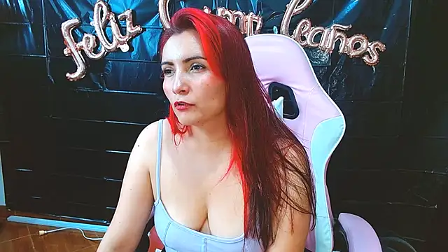 Ivy_moons - twerkiing in pany