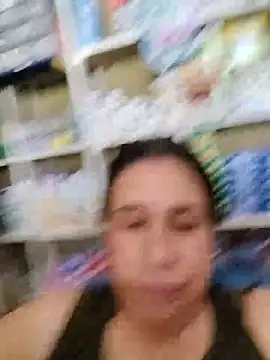 MIA-LARIOS - Flash tetas en tienda 🤫