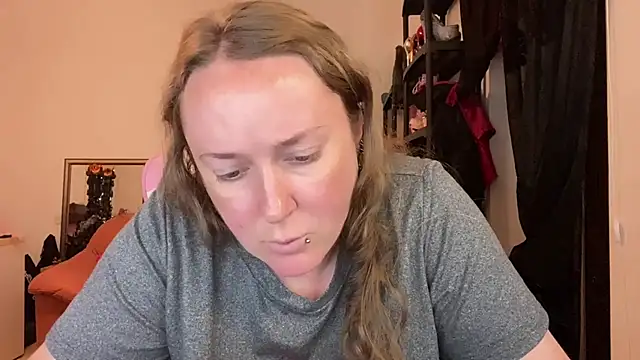 Kisicaxx - fuck my pussyy with HUGE dildo