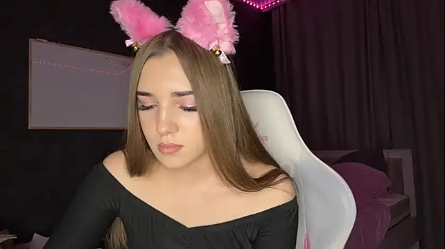 PamelaBurson - My pussy photo in your PM