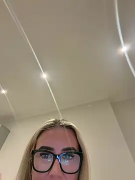 Baby_rae - BOOBS OUT 2 MINS