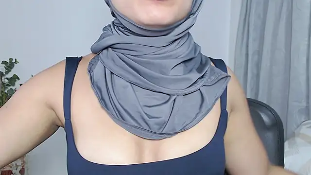 Jade_nassar - I get wet while I masturbate