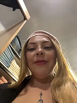 Bela-outdoor - Flash tit in public