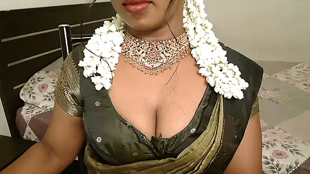 Dhiyapink - nude show