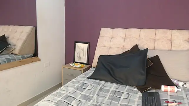 SuriEverly - Spread your legs and show your pussy