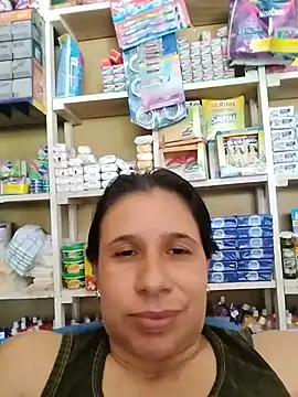 MIA-LARIOS - Flash tetas en tienda 🤫