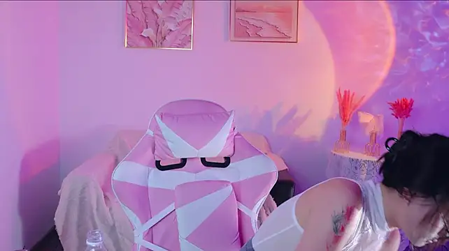 Xiyu-Ada - 😍手伸内裤揉鲍鱼＋隔衣乳夹💦
