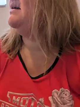 Jonesinjil - Cum with fingers in public chat
