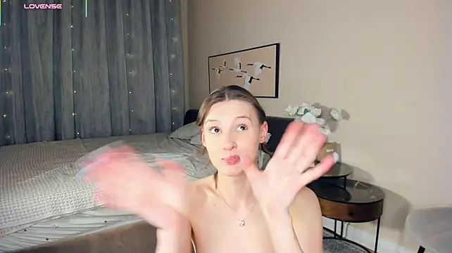 LianneBynon - pinch my nipples!