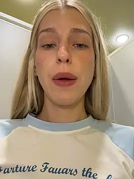 Kira_mia - pinch nipples hard while walk in hallway