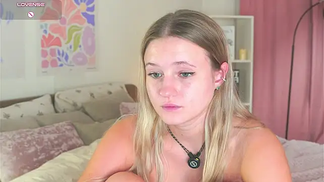 MaydaFoulk - Pull and pinch my hot nipples