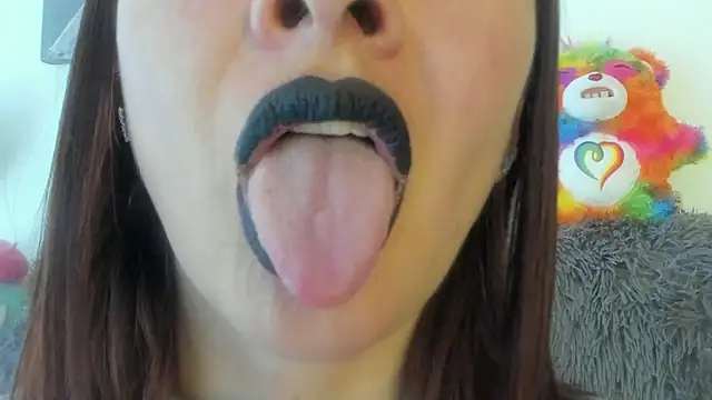 Queen_fetish - SHOW TITS AND FACE