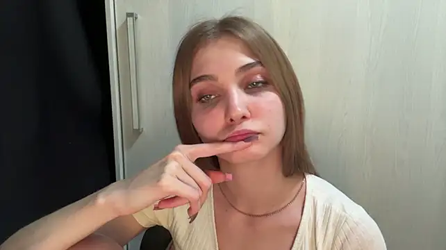 Babysmall_girl - ass tease