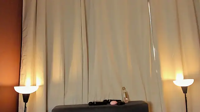 YourAmaradoll - Show boobs