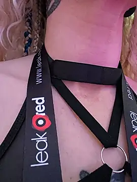 DirtyTechCouple- - Suck on Fingers like a bj😘