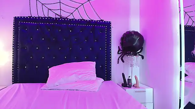 Zury_valucci - PLUG IN DELICIUS ASS🙈