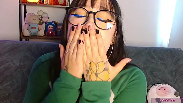 Oliviargf - Twerk ass close to cam! no pantie! <3