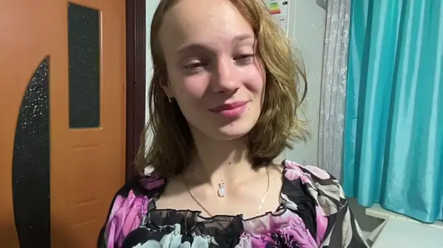 BrittanyLebowitz - lick lips