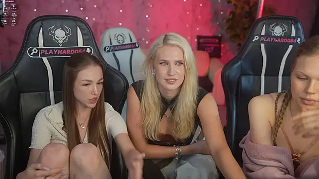 Ella_054 - show tits