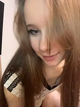 SweetieKitty1 - Wet my top with water💦