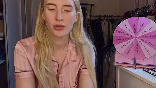 Mayaahart - get boobs out and nipples hard