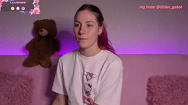 Lillian_Lahot - show and play with tits