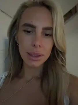 BellaGreenxo - Tease Boobs