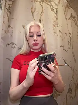 LaraHollywood - Oil on boobs 4 u+:gift:4LT
