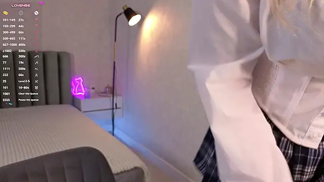 Bonnyfloweer - take off my shirt!