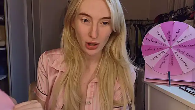 Mayaahart - get boobs out and nipples hard
